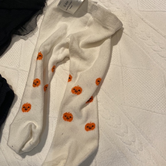 Carters Halloween newborn outfit 3 peices - Picture 2 of 6